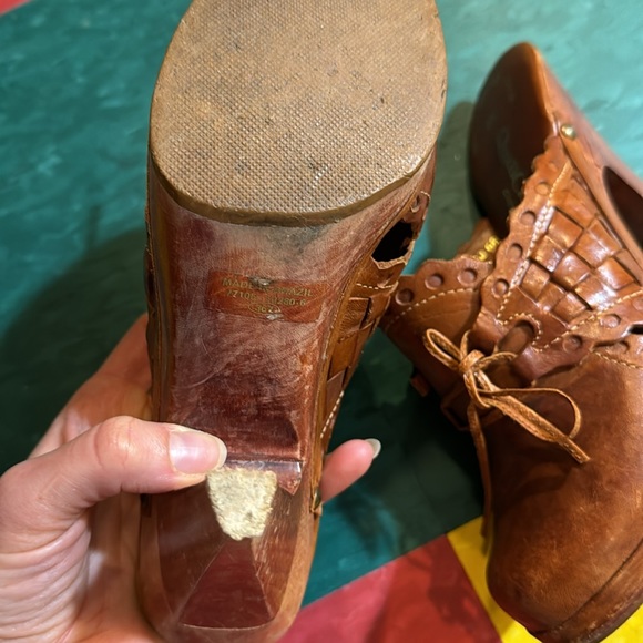 Vintage Late 70s Leather Platform Heals - Picture 5 of 6